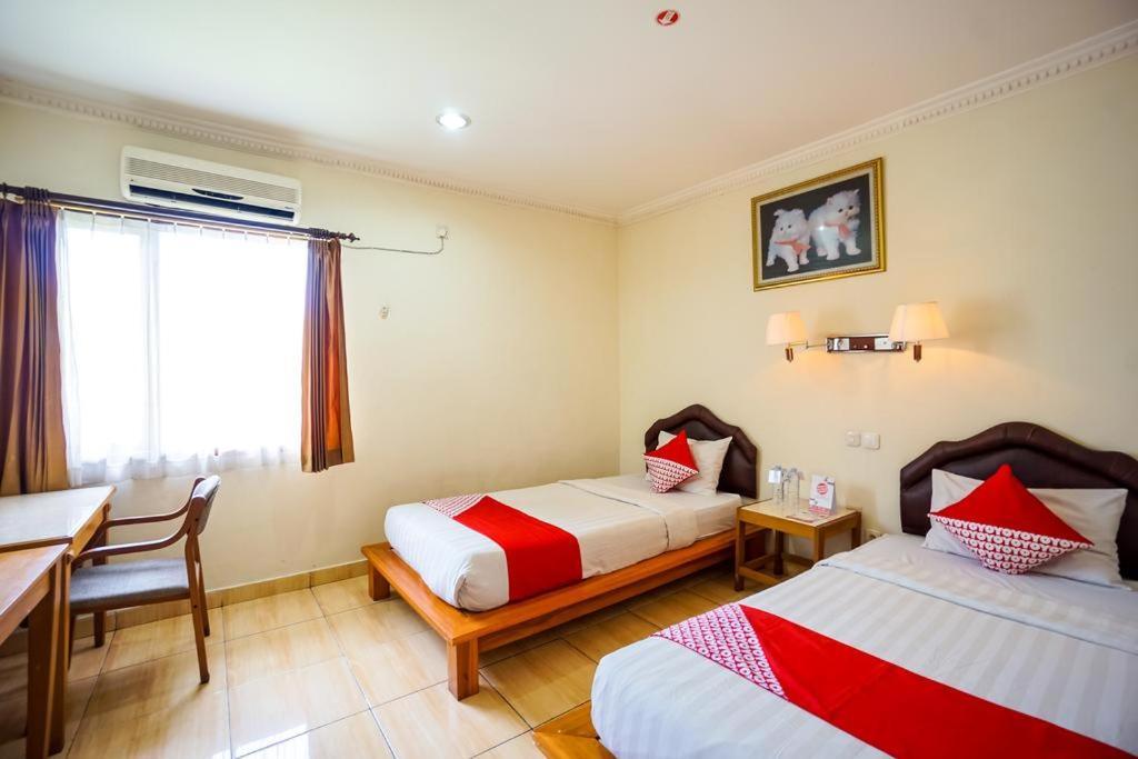 Yuta Hotel Manado Exterior foto